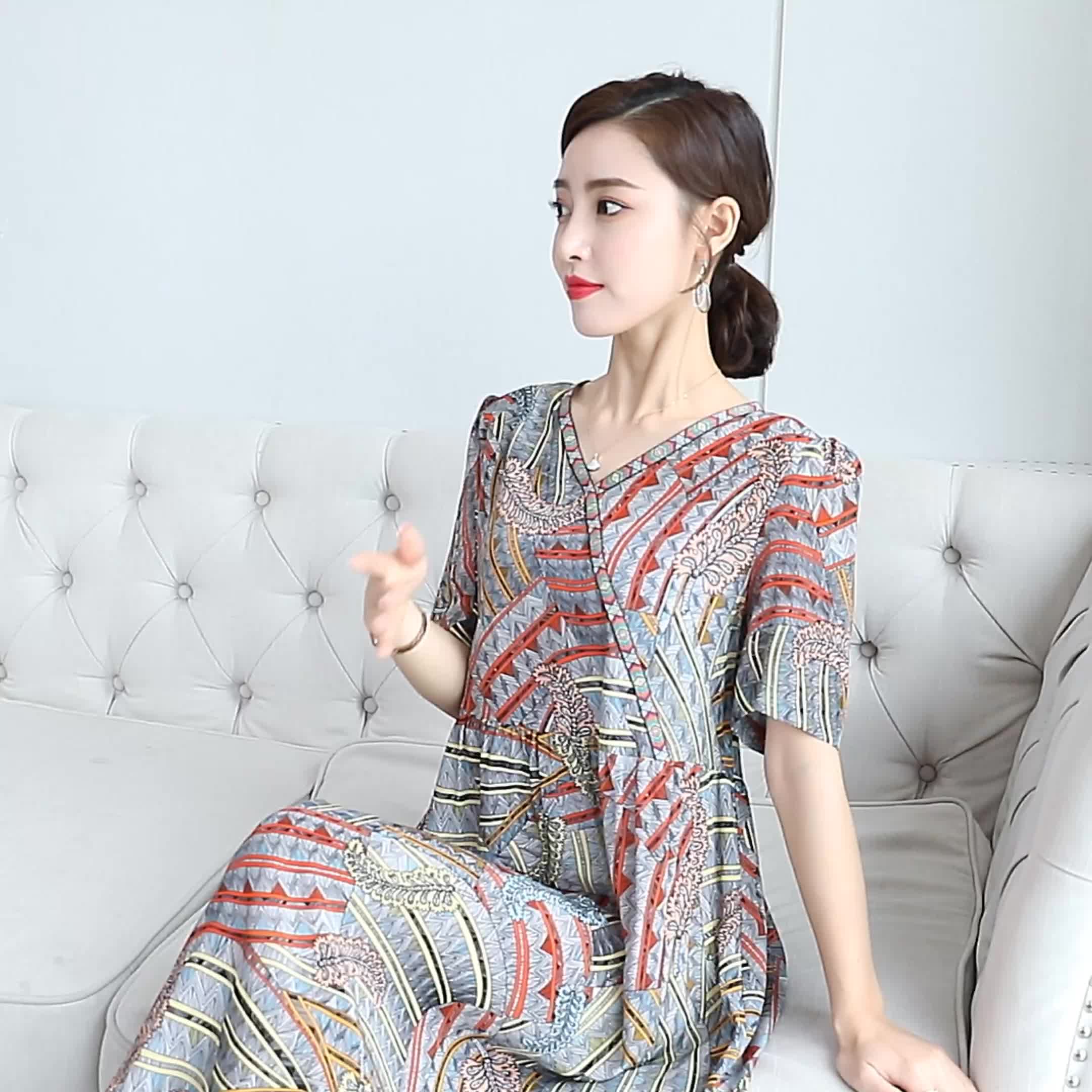 实拍桑蚕丝连衣裙v领2020新款欧洲站女装时尚气质复古印花丝绸裙
